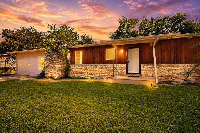 1100 Neans Dr — exterior