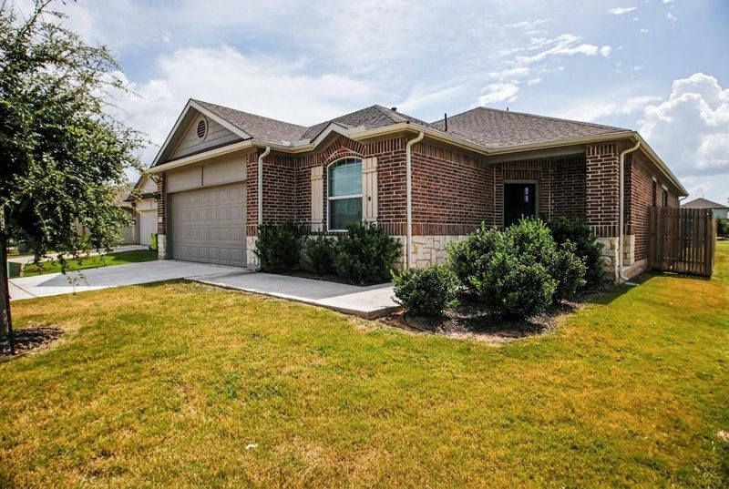 102 Rainmaker Cv — exterior