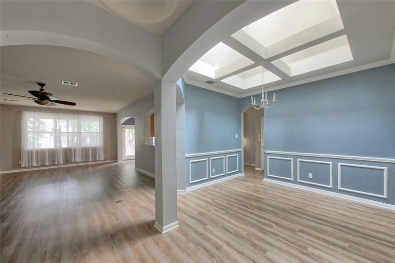 313 Olmos Dr — exterior
