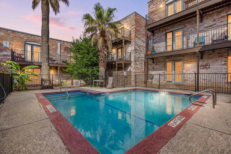 6501 E Hill Dr #111 — exterior