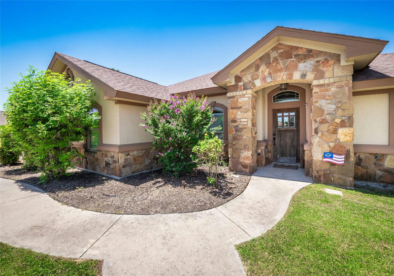 213 Sarahs Ln — exterior