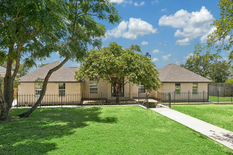 321 Quarry Springs Dr — exterior