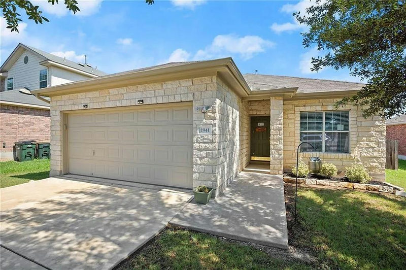 1941 Amberwood Loop — exterior