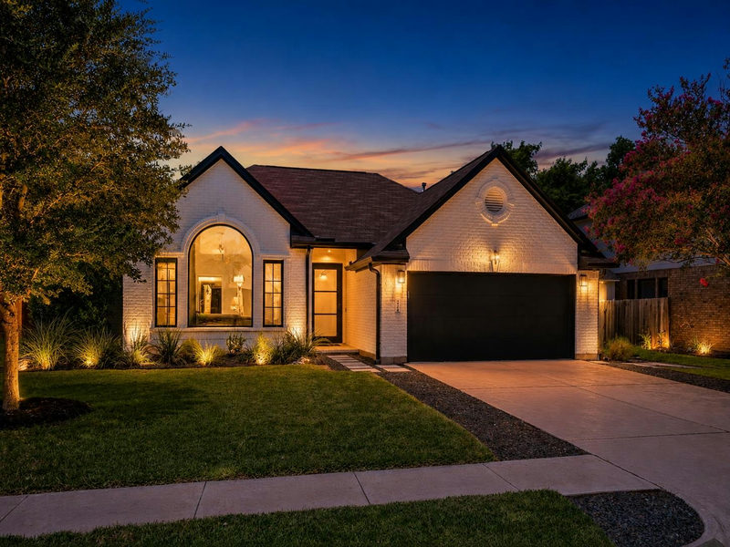 7704 Kiva Dr — exterior