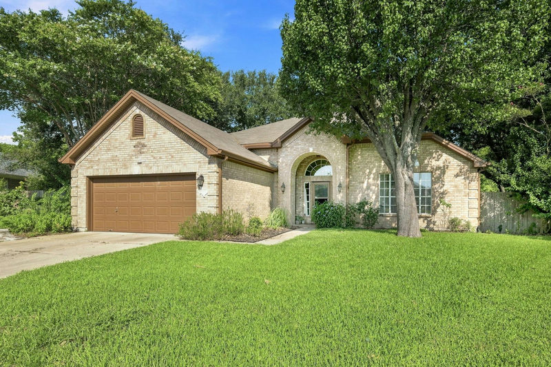 302 N Carriage Hills Dr — exterior