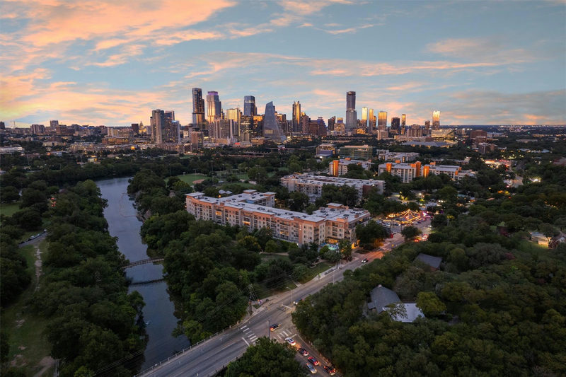 1900 Barton Springs Rd #3031 — exterior