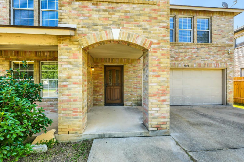 1629 Balsam Way — exterior