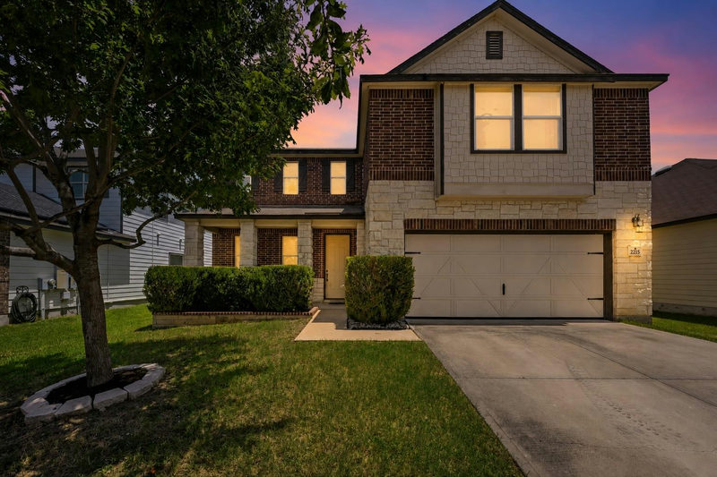 2215 McCombs St — exterior