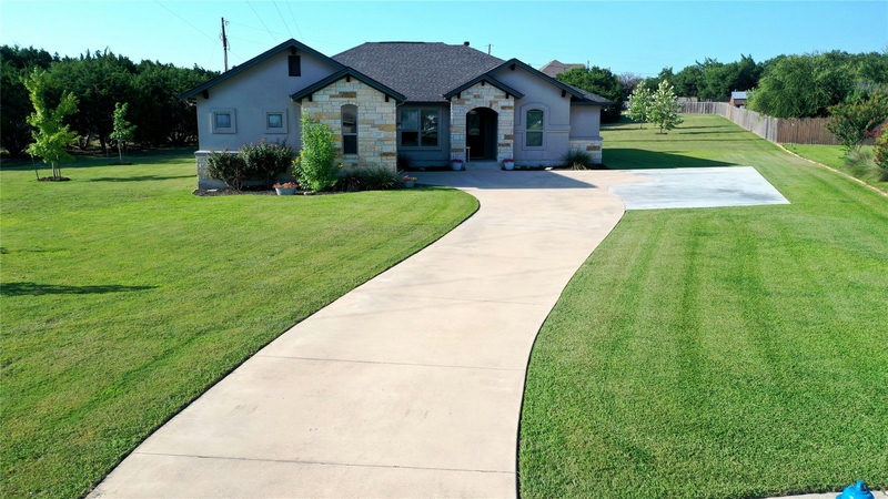 220 Angela Dr — exterior