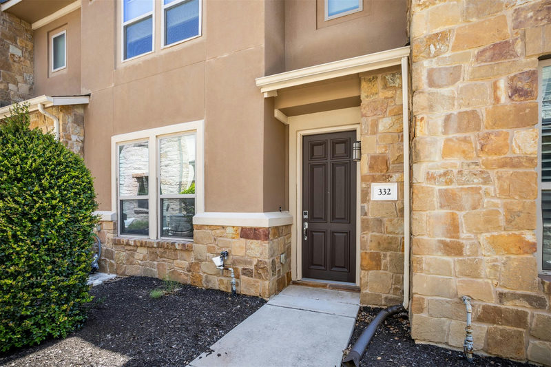 13800 Lyndhurst St #332 — exterior