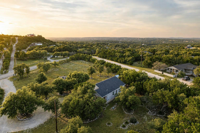 1816 Spring Valley Dr — exterior