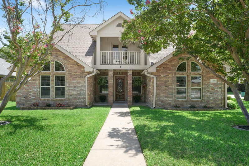 601 Maplewood Cir — exterior