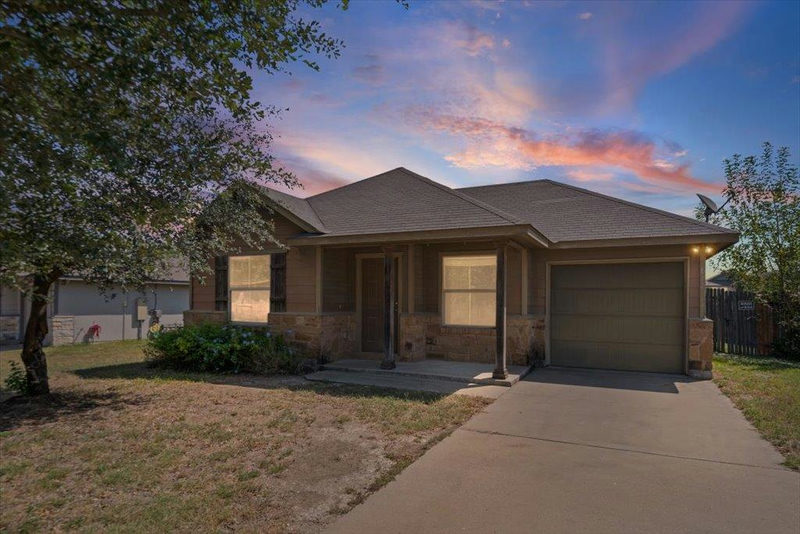612 Amber Ln — exterior