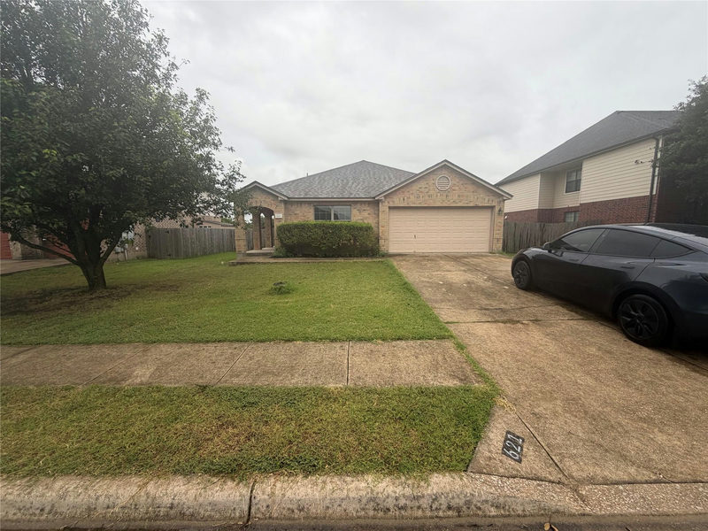 621 Dark Tree Ln — exterior