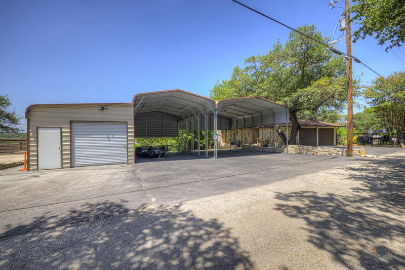1422 Oakridge Ln — exterior