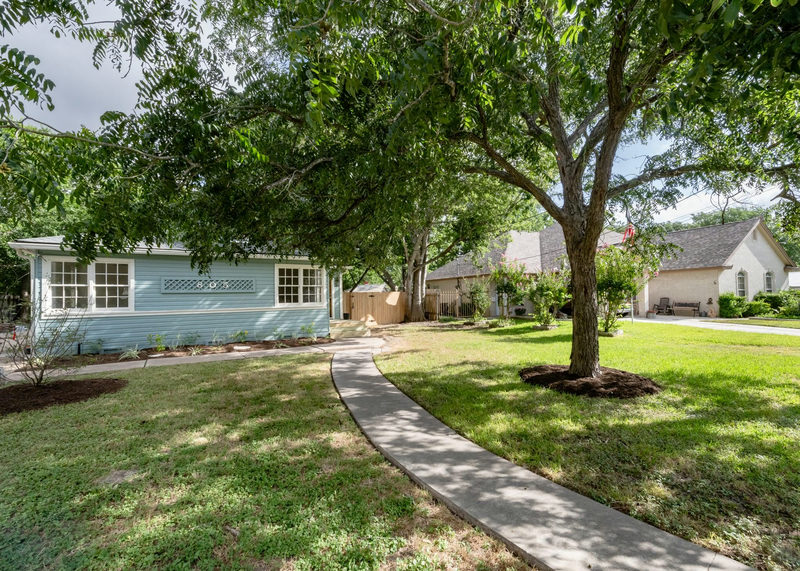 805 Maple St — exterior