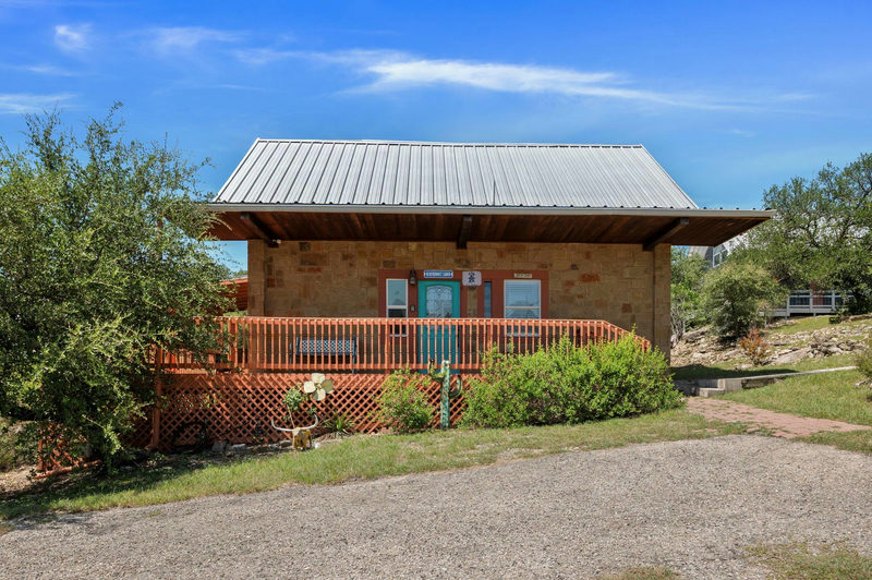 28525 Paradise Manor Dr — exterior