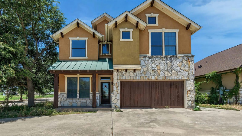 1010 Immanuel Rd Unit 103 — exterior