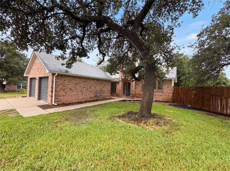 1517 River Oak Dr — exterior