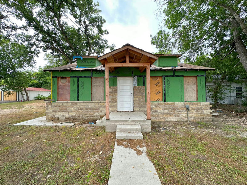 818 Plum St — exterior