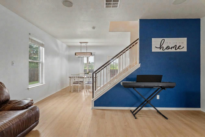 1316 Hensley Dr — exterior