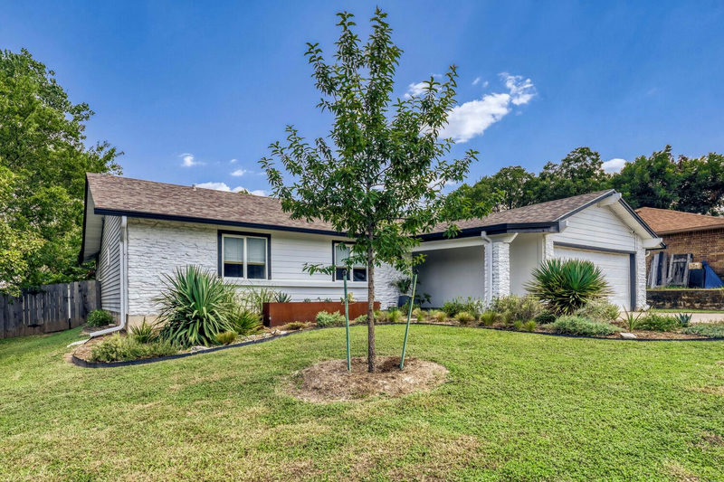 10109 Woodstock Dr — exterior