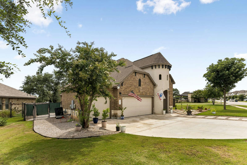 106 Groesbeck Ln — exterior