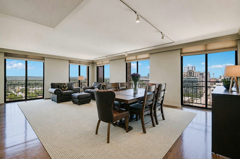 1122 Colorado St #1902 — exterior