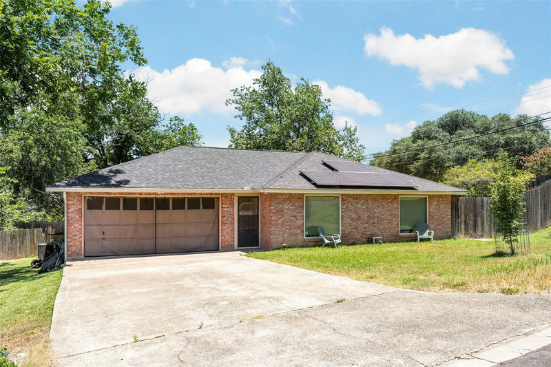 102 Chaparral St — exterior