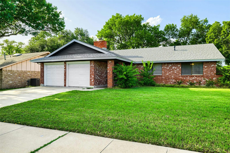 1300 Neans Dr — exterior
