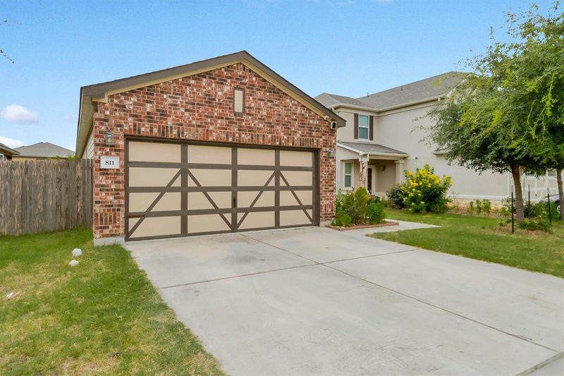 811 Screech Owl Dr — exterior