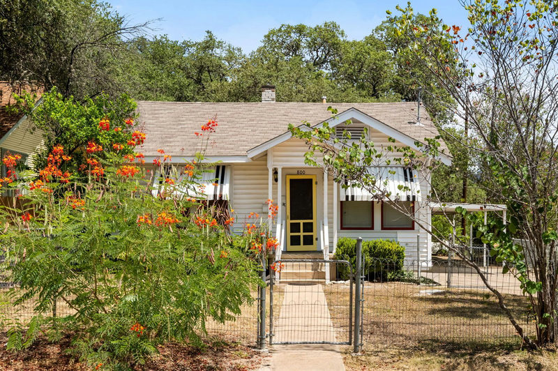 800 W Gibson St — exterior
