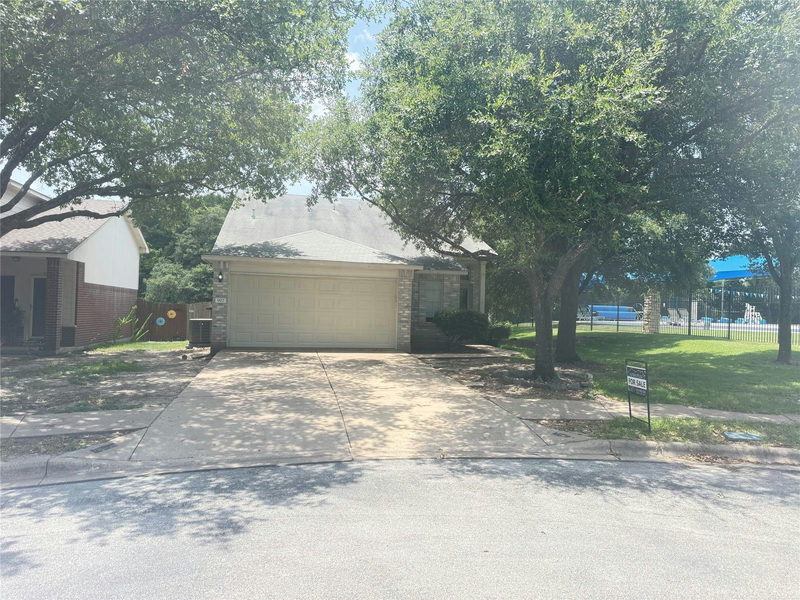 902 Moser River Dr — exterior