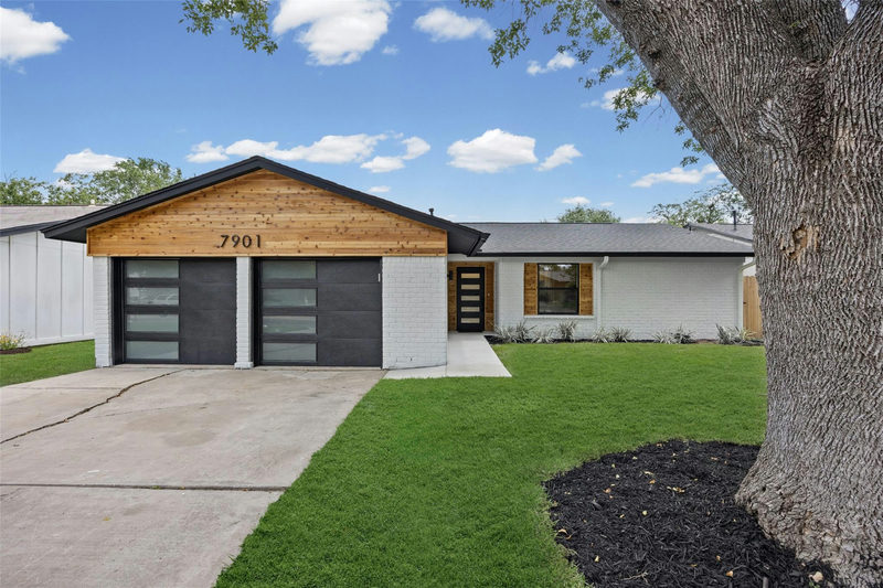 7901 Woodcroft Dr — exterior