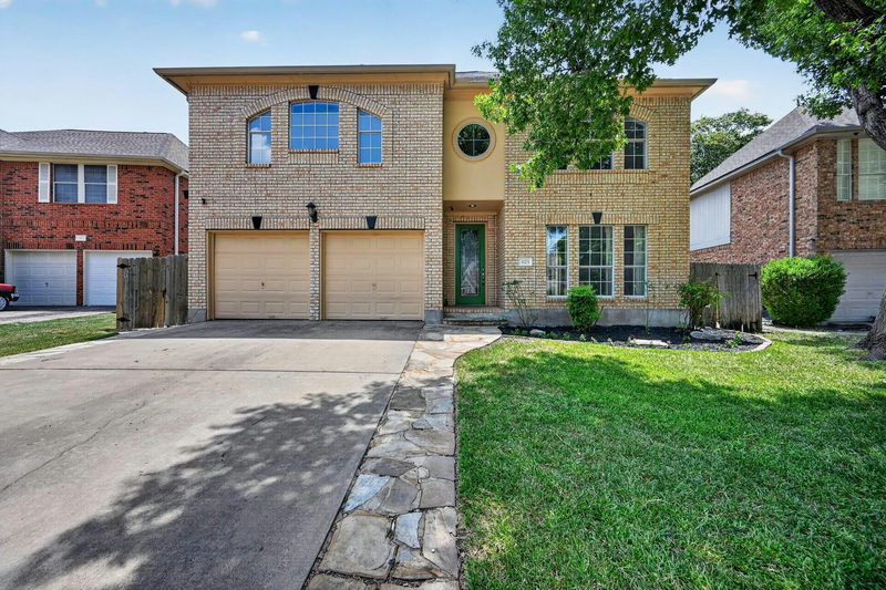 1123 Oaklands Dr — exterior