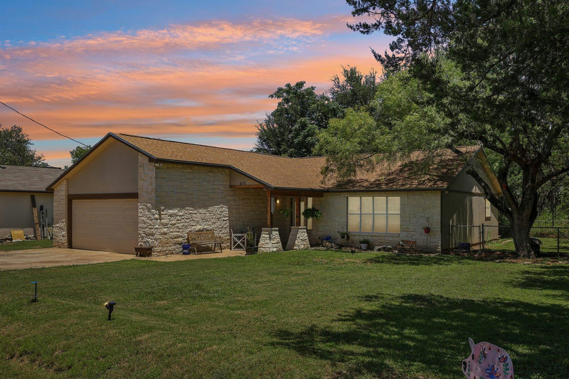 611 Magnolia Ln — exterior