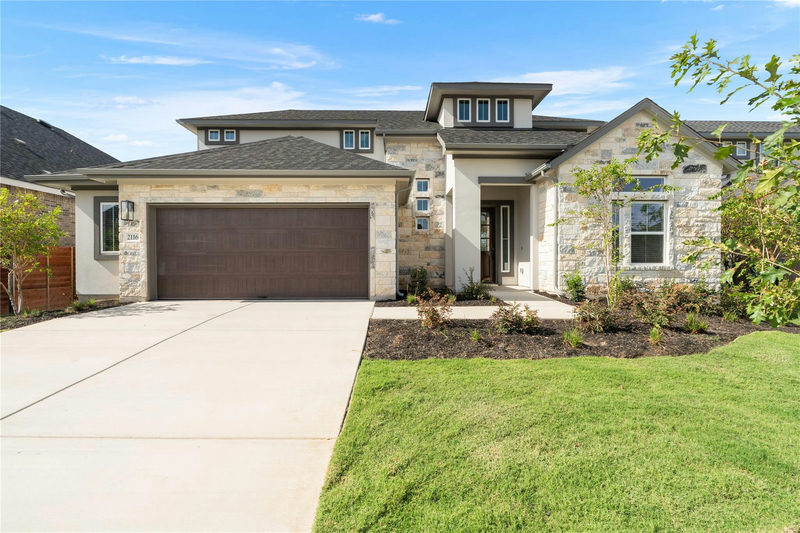 2116 Tobiano Trce — exterior