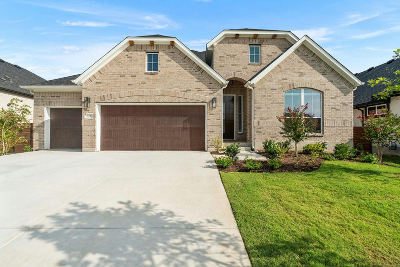 2212 Tobiano Trce — exterior