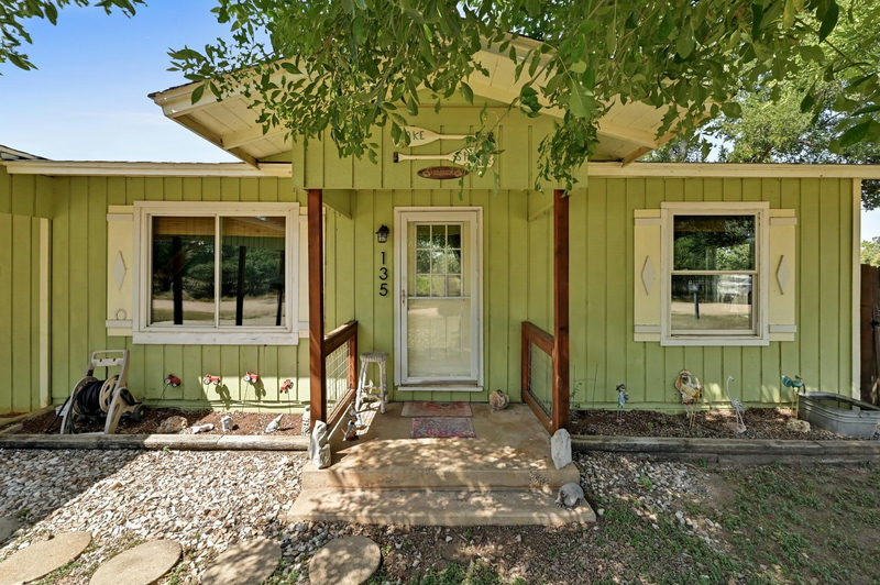 135 E Hickory Dr — exterior