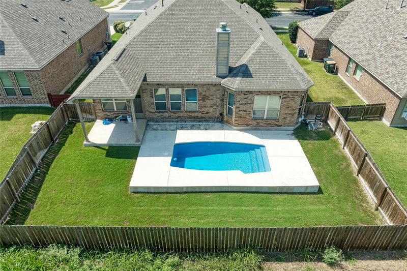 600 Rosedale Blvd — exterior