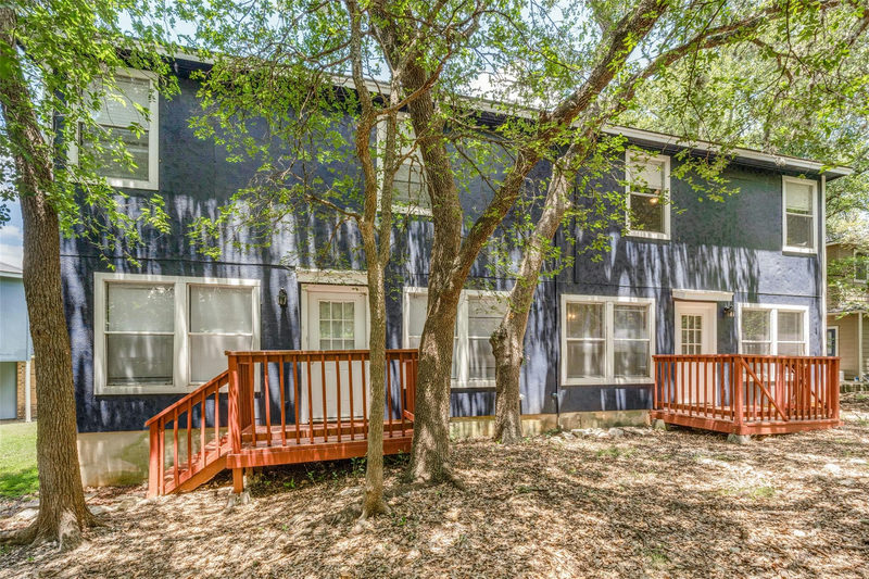 945-947 Sagewood Trl — exterior