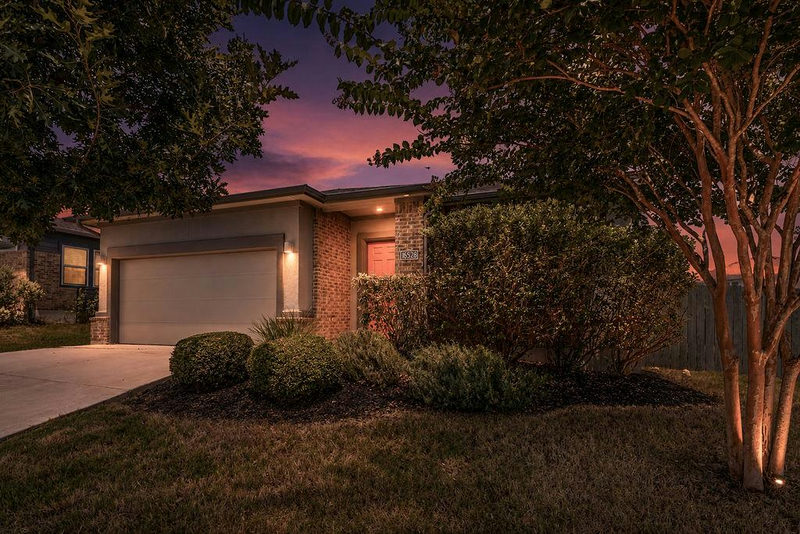 16528 Glimmering Rd — exterior