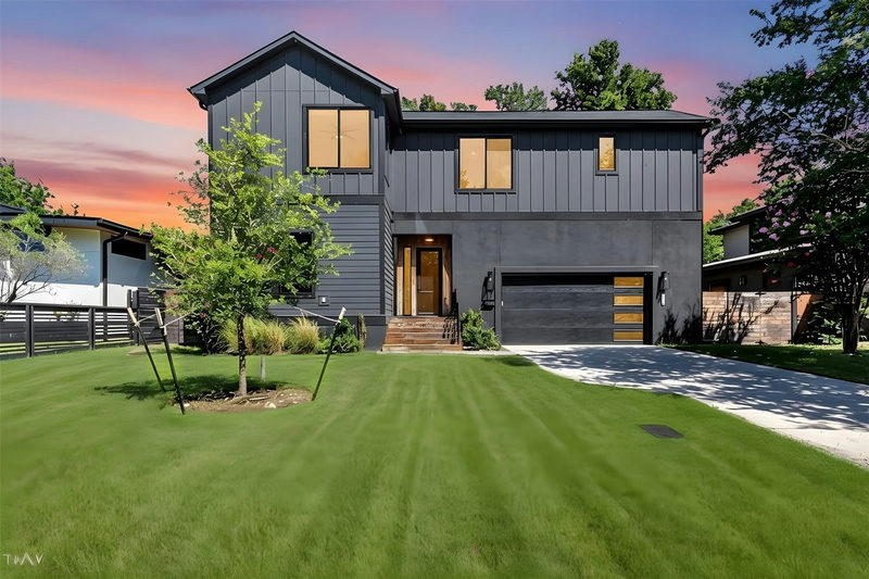 6905 Daugherty St — exterior