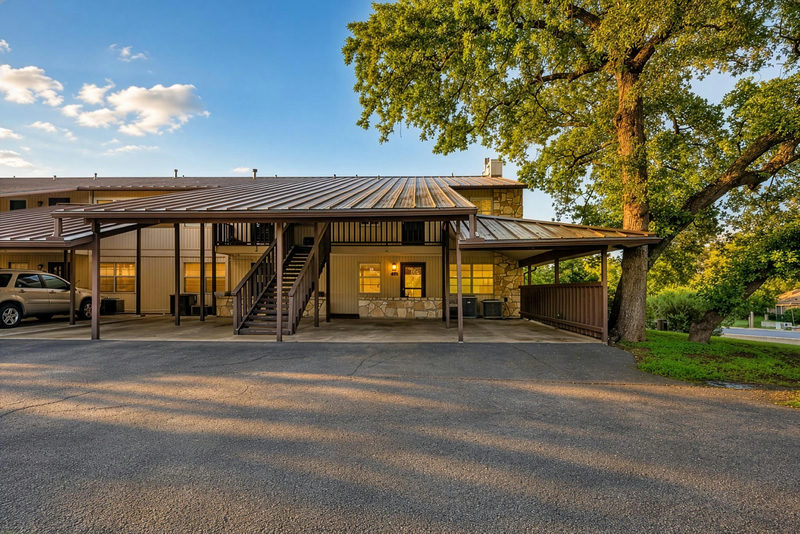 1202 Hi Stirrup None #401 — exterior