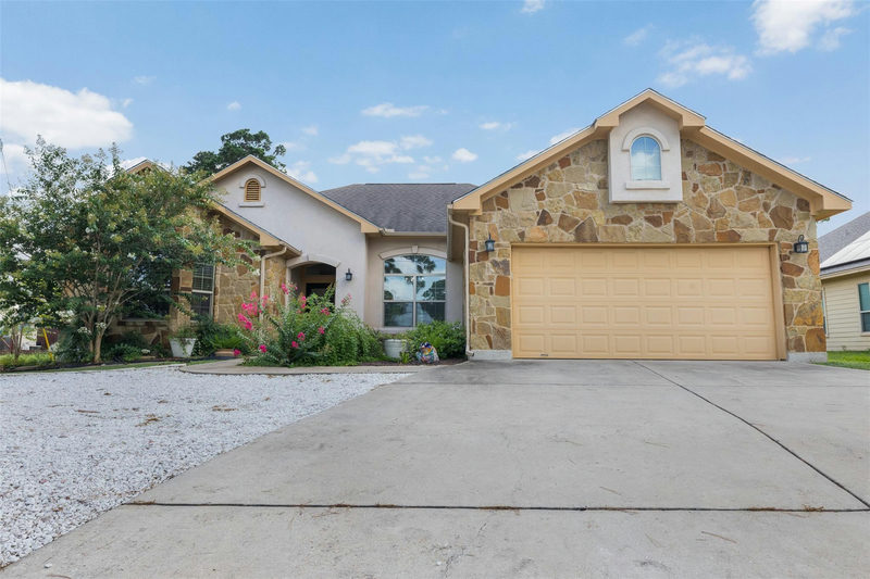 220 Tahitian Dr — exterior