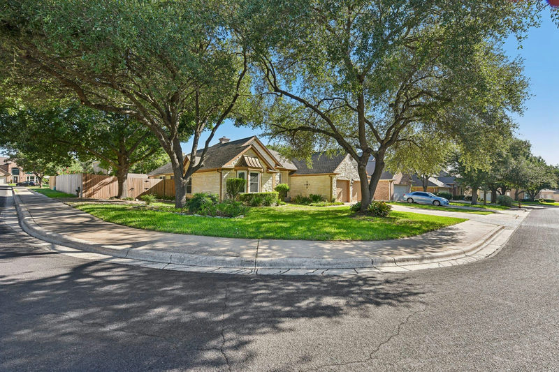 10020 Majorca Dr — exterior
