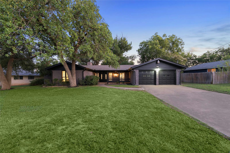 605 Meadowbrook Dr — exterior