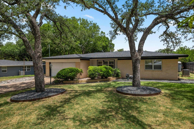 11901 Oak Trl — exterior