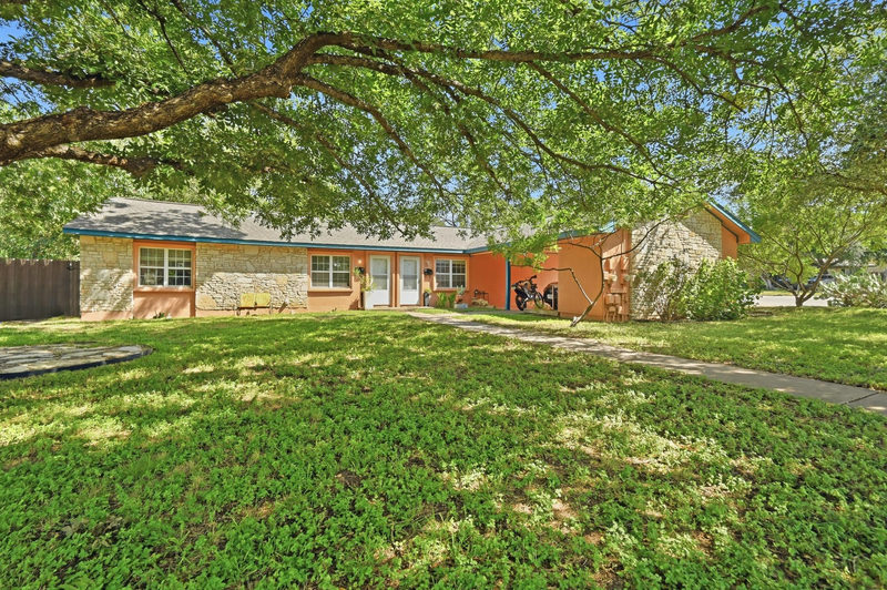 4910 Suburban Dr — exterior