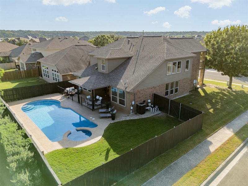 746 Easton Dr — exterior